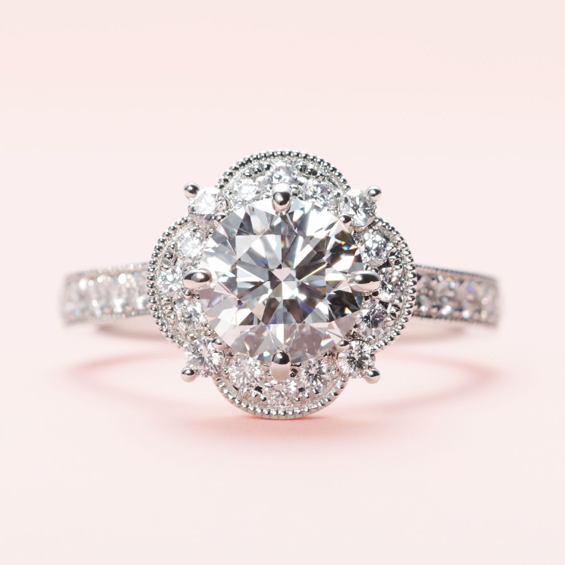 最高位の評価のダイアモンド｜結婚指輪・婚約指輪｜LUCIE ルシエ